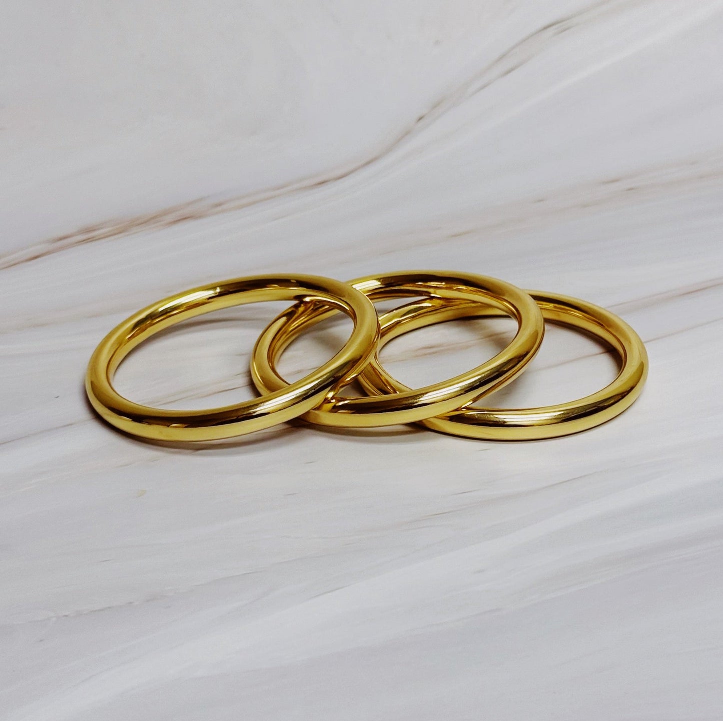 Golden Stack Luxe Bangle Set – Sleek Polished Gold-Tone Arm Candy in Classic Stacking Style