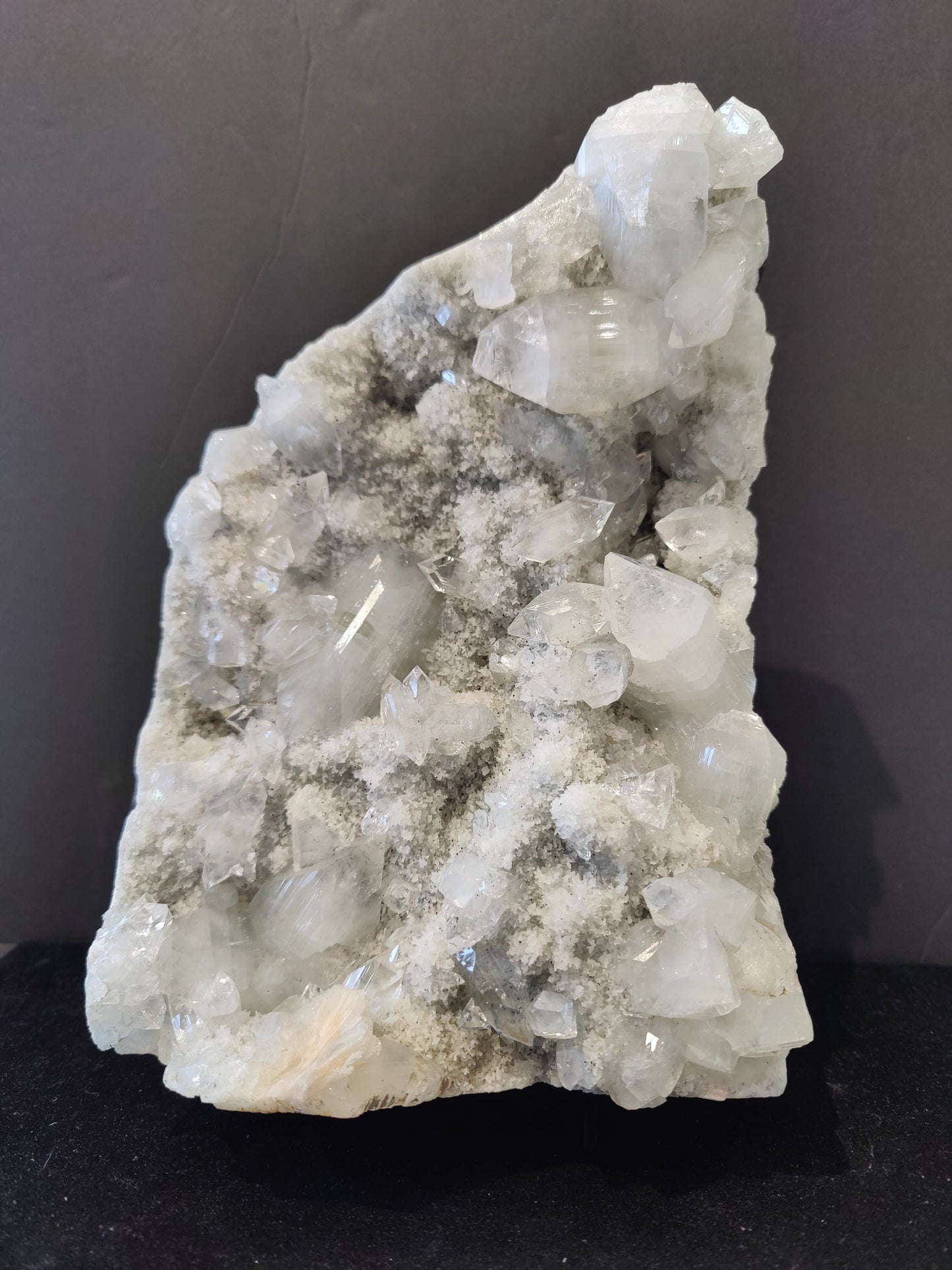 Apophyllite Cabinet Specimen 3,690g