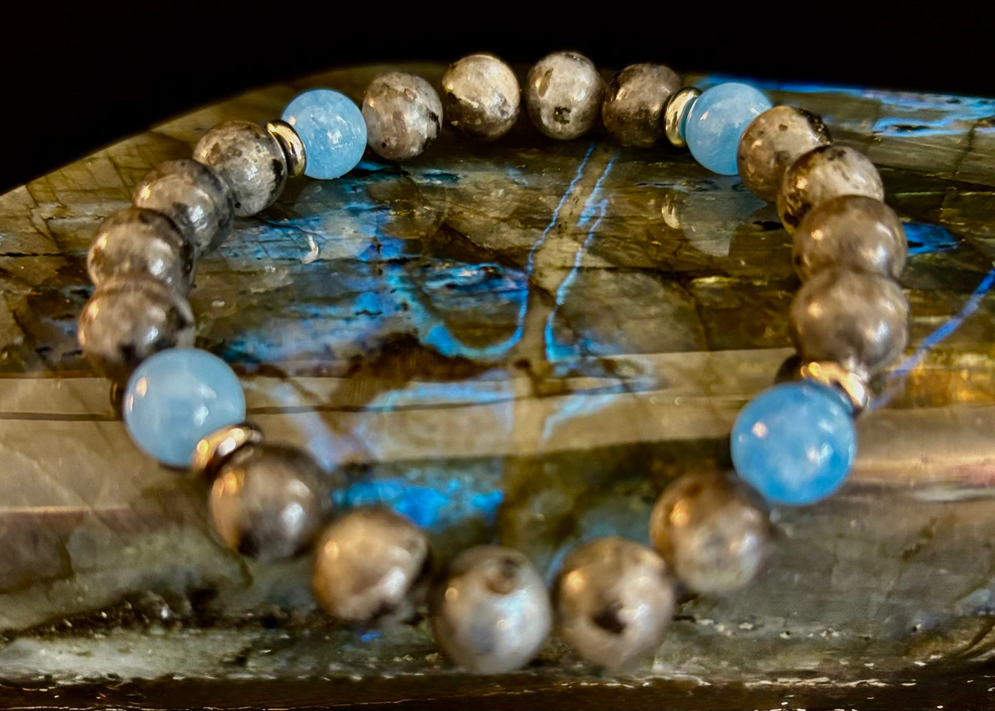 Black Labradorite & Aquamarine Beaded Bracelet – Protection, Calm & Clarity