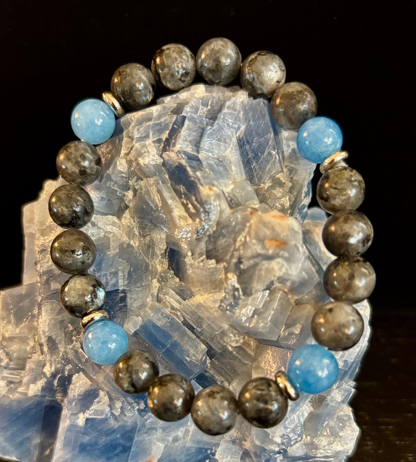 Black Labradorite & Aquamarine Beaded Bracelet – Protection, Calm & Clarity