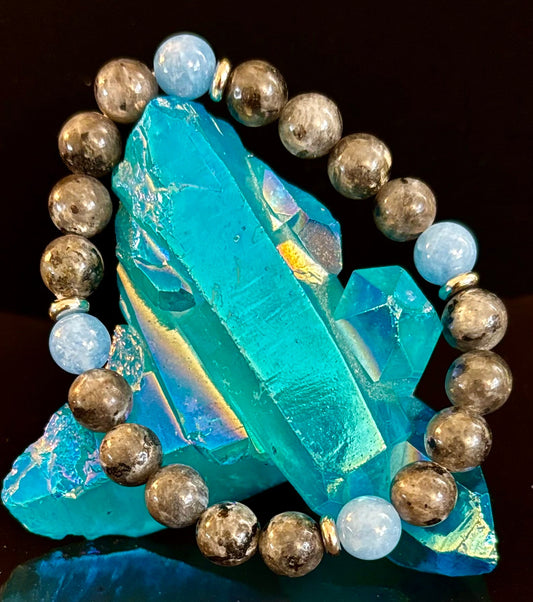 Black Labradorite & Aquamarine Beaded Bracelet – Protection, Calm & Clarity