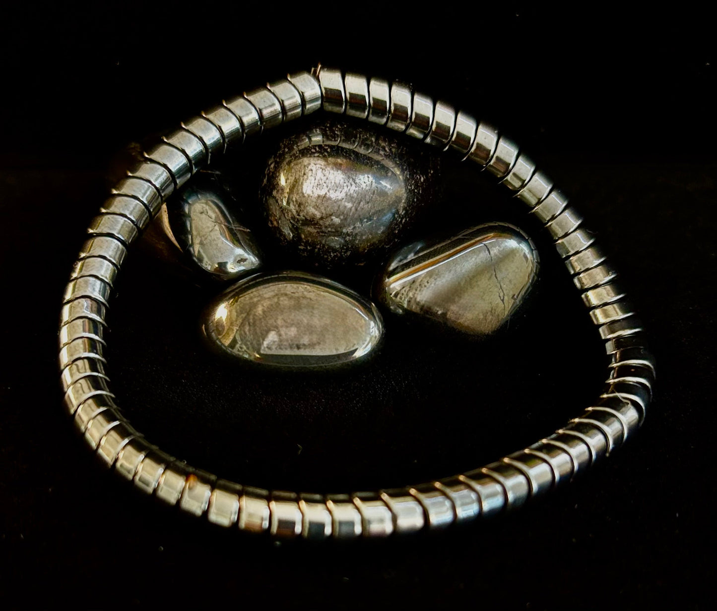 🐍 Snake Bone Style Hematite Bracelet – Bold & Modern Power Piece