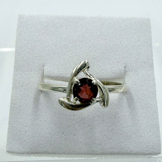 Sterling Silver Trinity Knot Garnet Ring – Size 9 – Passion, Strength & Grounding