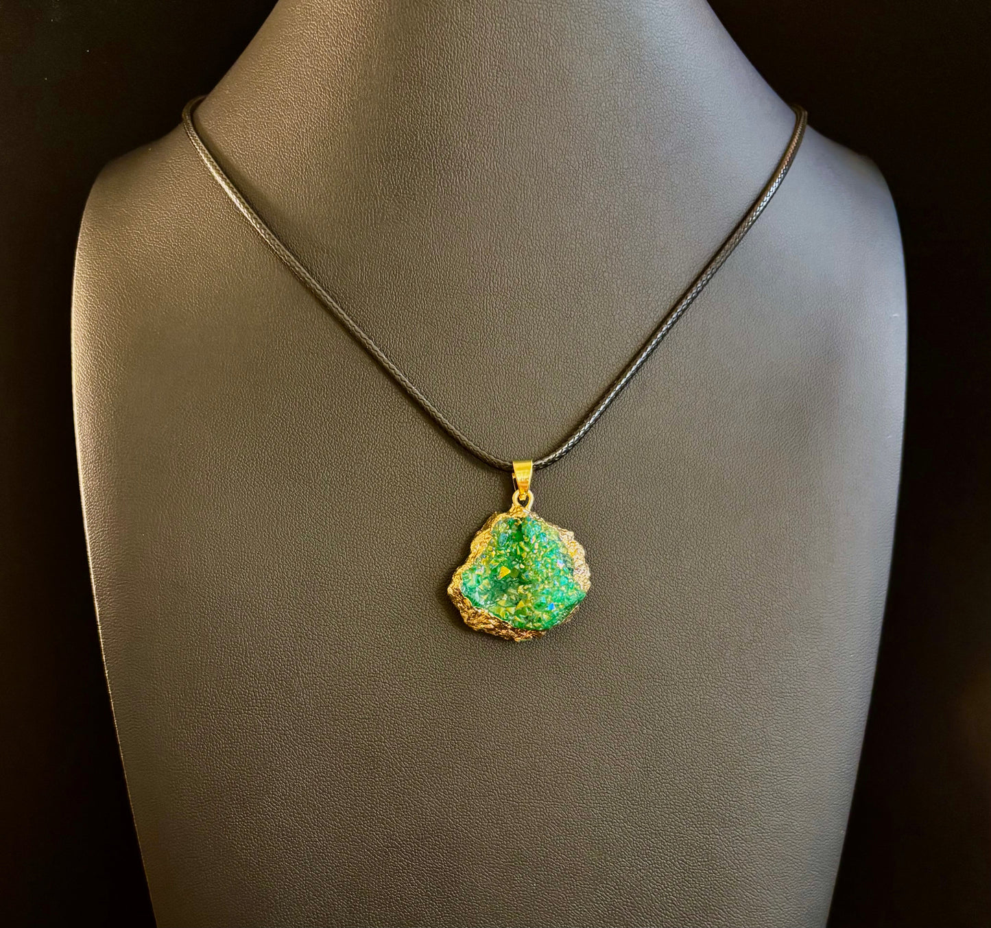 Asymmetrical Natural Crystal Agate Geode Pendant Necklace – Raw Beauty, Vibrant Energy