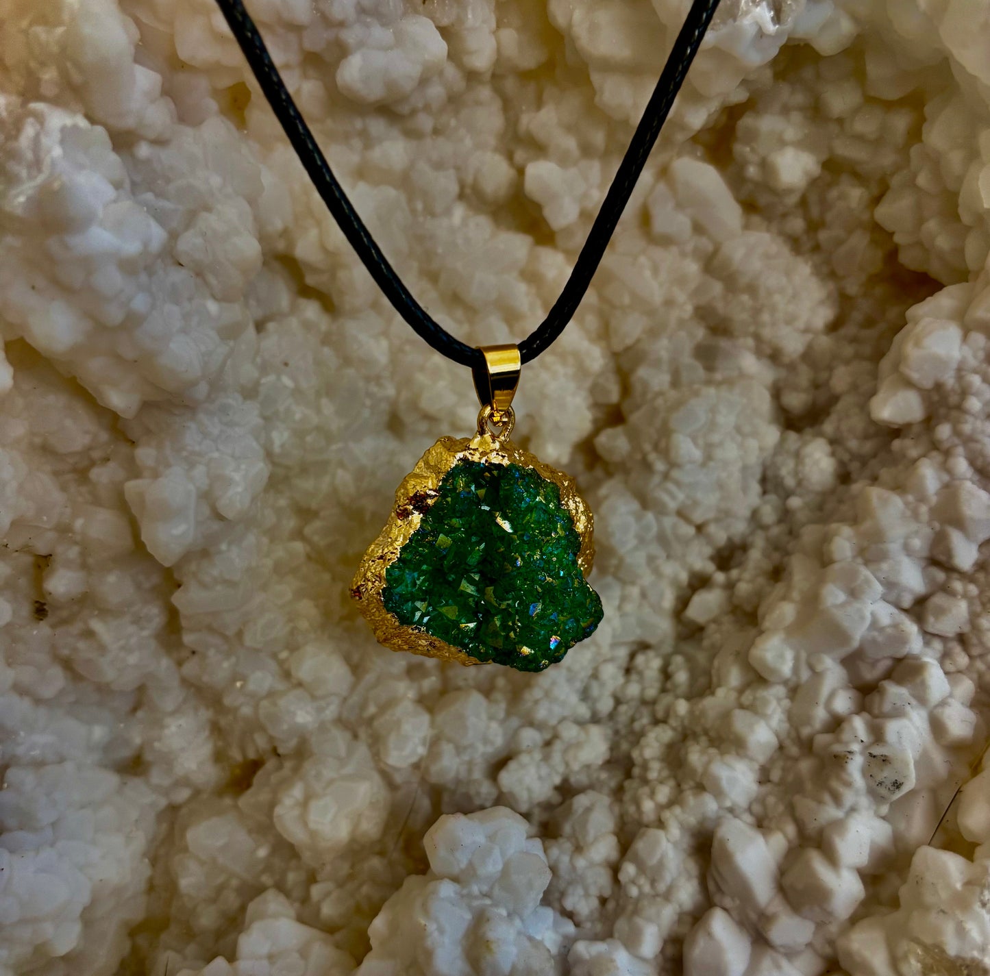 Asymmetrical Natural Crystal Agate Geode Pendant Necklace – Raw Beauty, Vibrant Energy