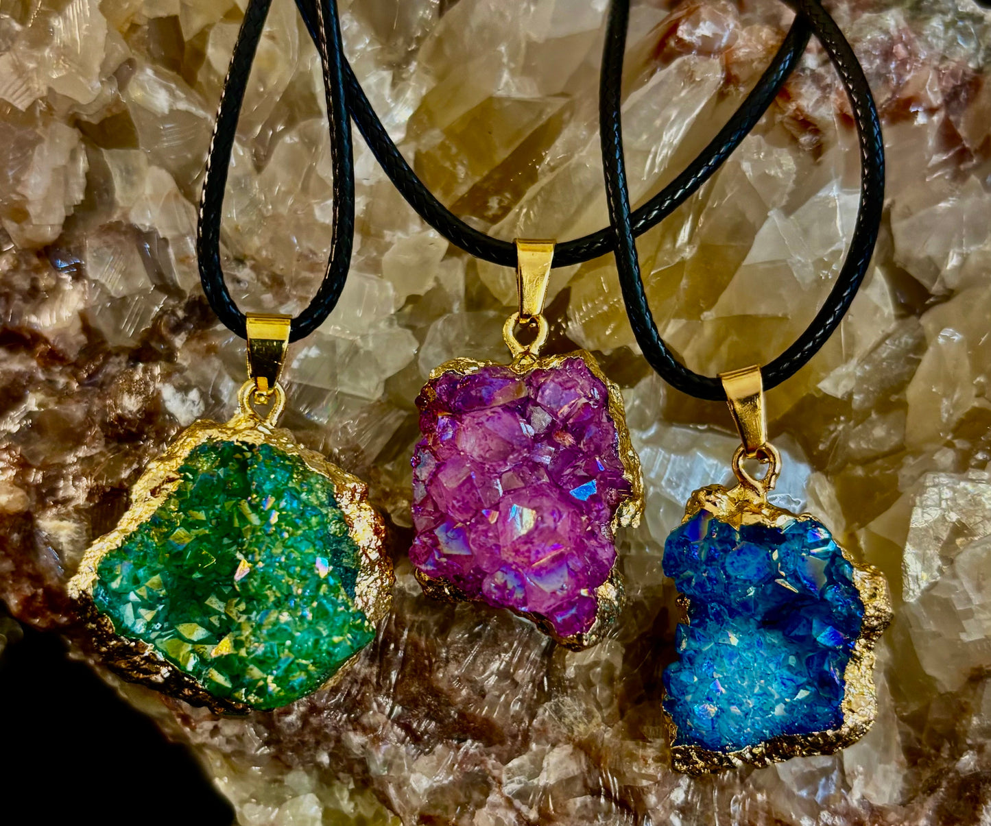 Asymmetrical Natural Crystal Agate Geode Pendant Necklace – Raw Beauty, Vibrant Energy