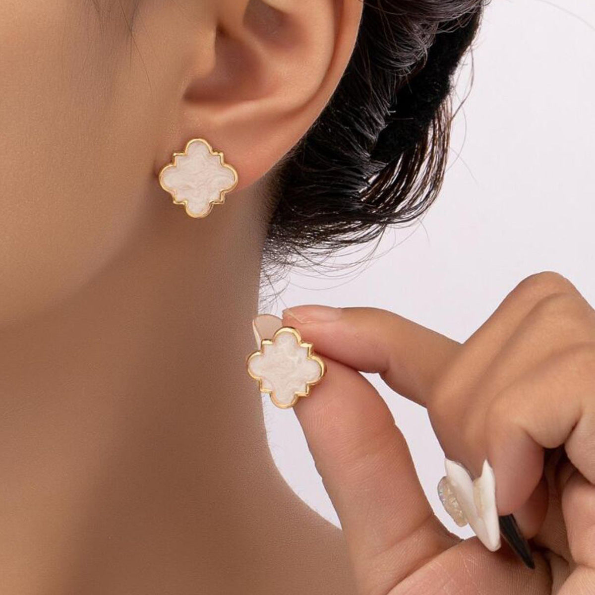 Black Lucky Four-leaf Clover Simple Temperament Irregular Geometric Ear White Stud Earrings