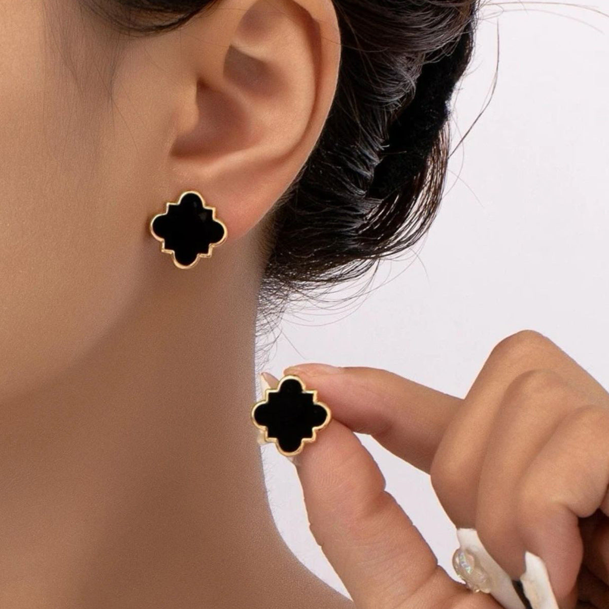 Black Lucky Four-leaf Clover Simple Temperament Irregular Geometric Ear White Stud Earrings