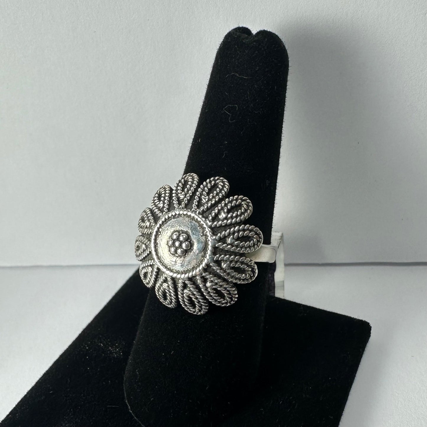 .925 Sterling Silver Flower Ring - Size 8