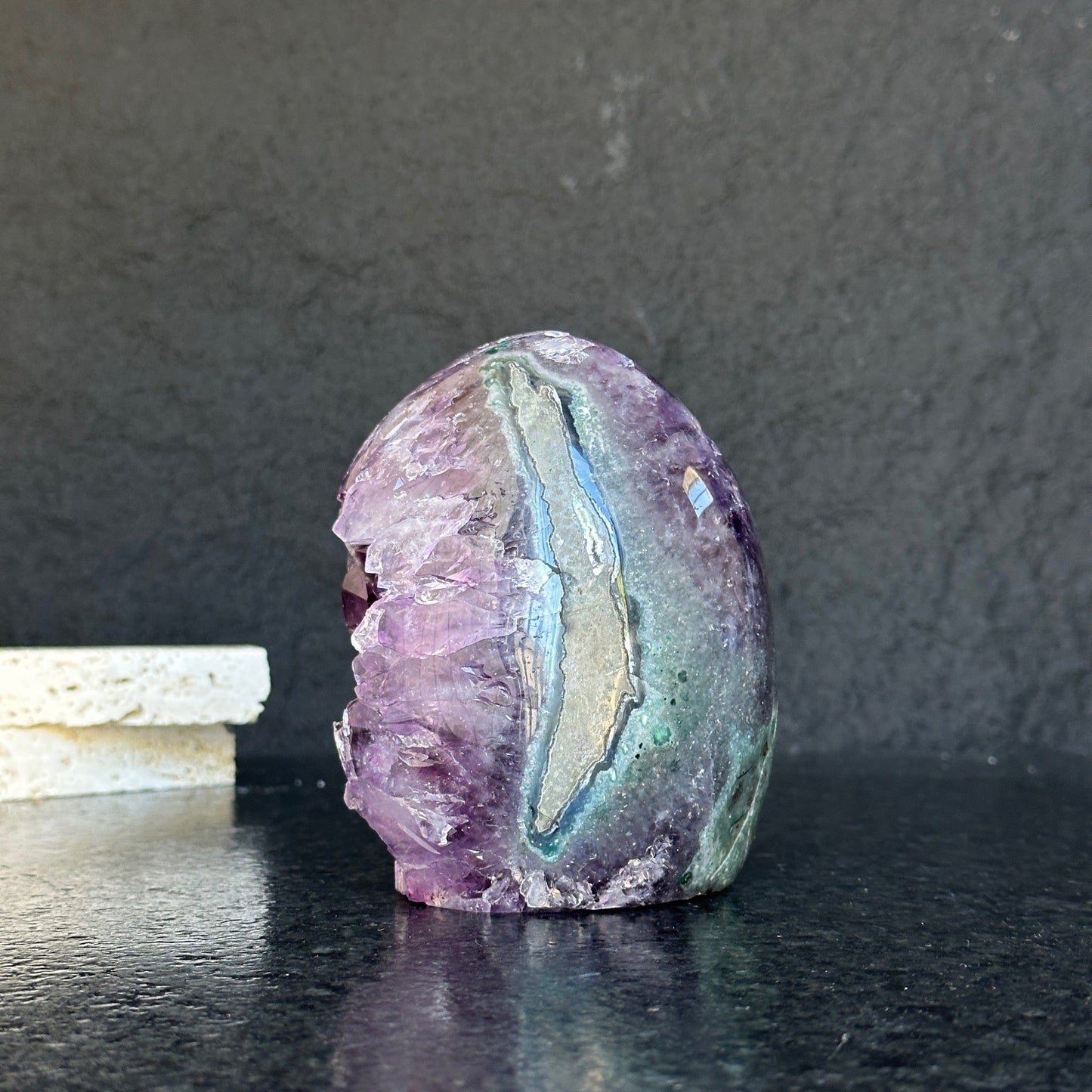 Outstanding Natural Quartz Amethyst Crystal Geode, Amethyst Egg for collectors