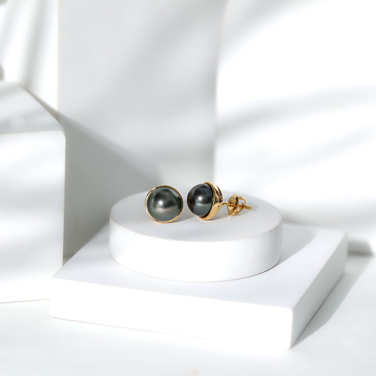 16 Carat Genuine Tahitian Black Pearl Stud Earring With Certificate
