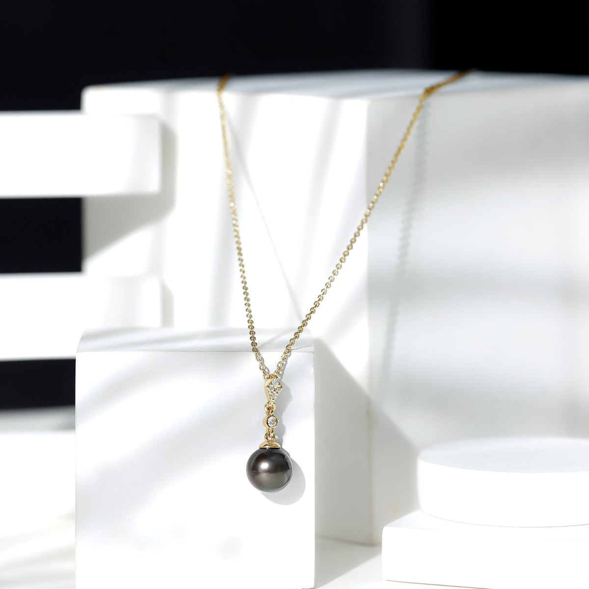 8 Carat Natural Tahitian Black Pearl Dangle Pendant with Diamond