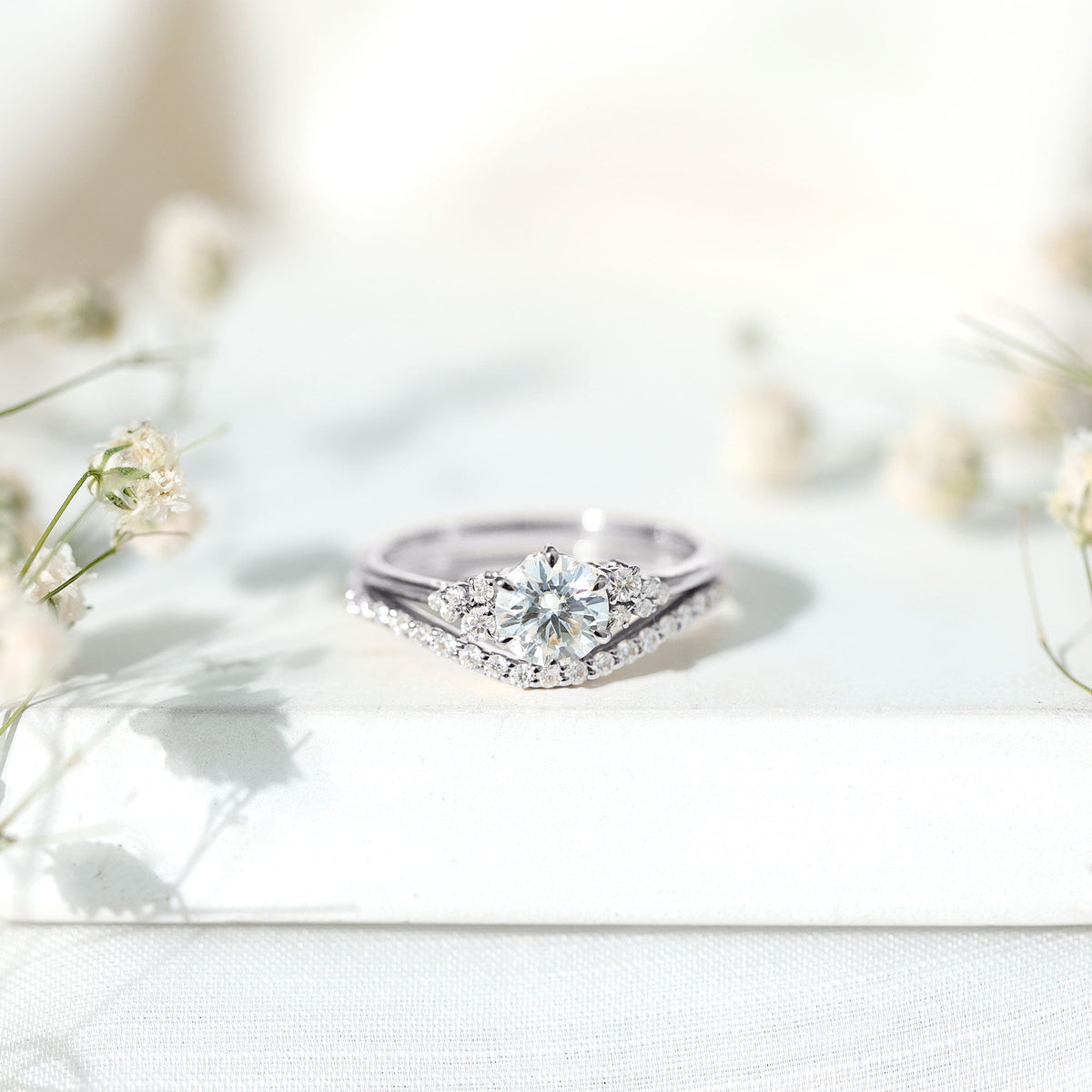 0.9 Carat Round Cut Moissanite Wedding Ring Set For Bride