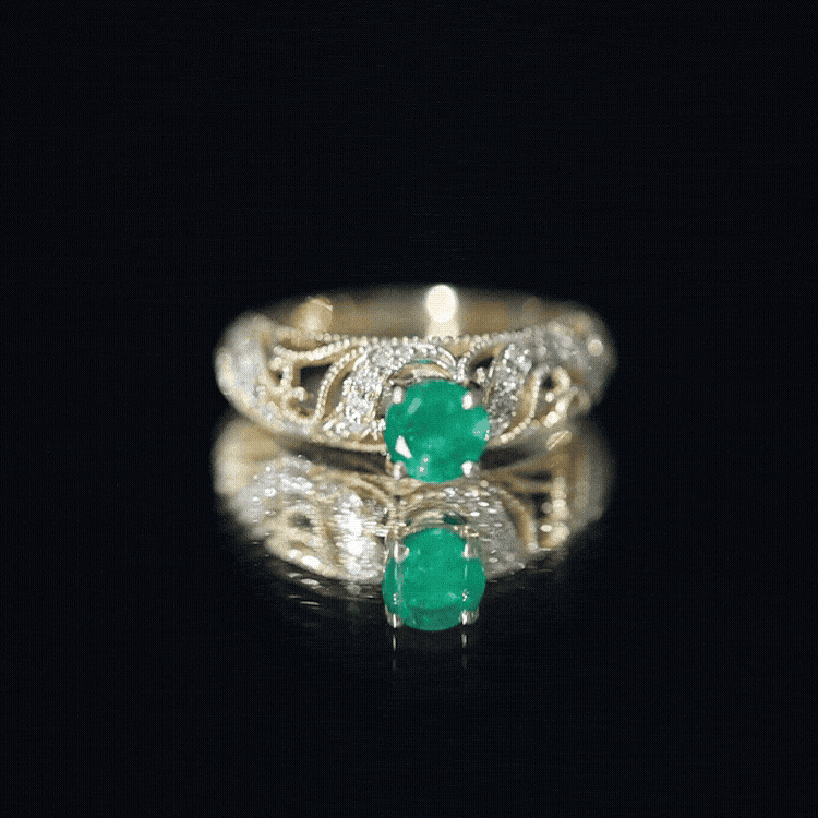 Vintage Looking Emerald and Diamond Engagement Ring for Women