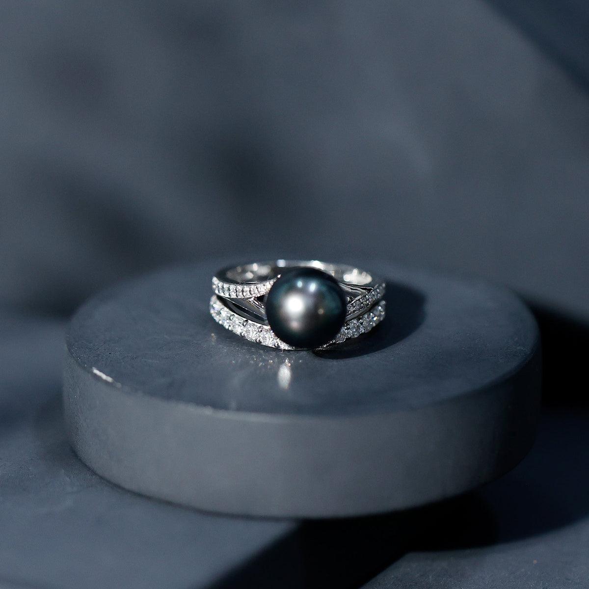 Designer Tahitian Black Pearl Wedding Ring Set with Moissanite