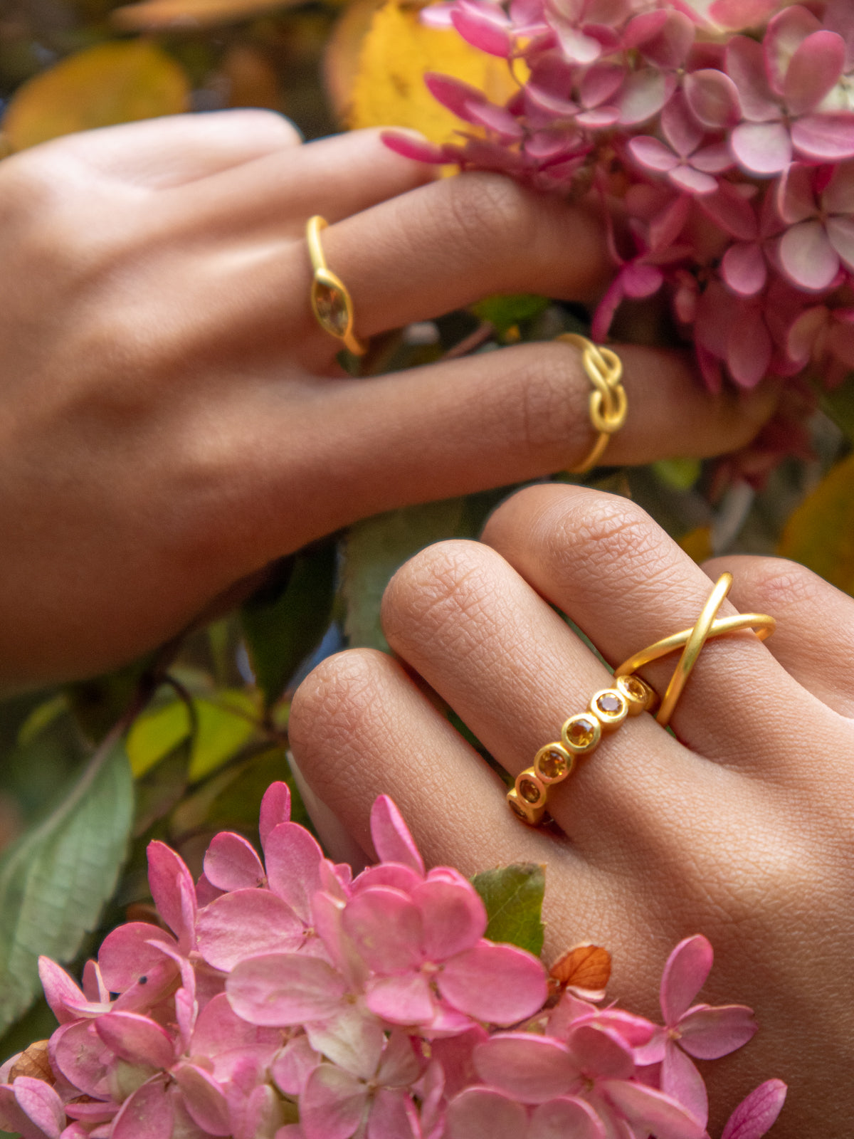 Aria Infinity Band Ring