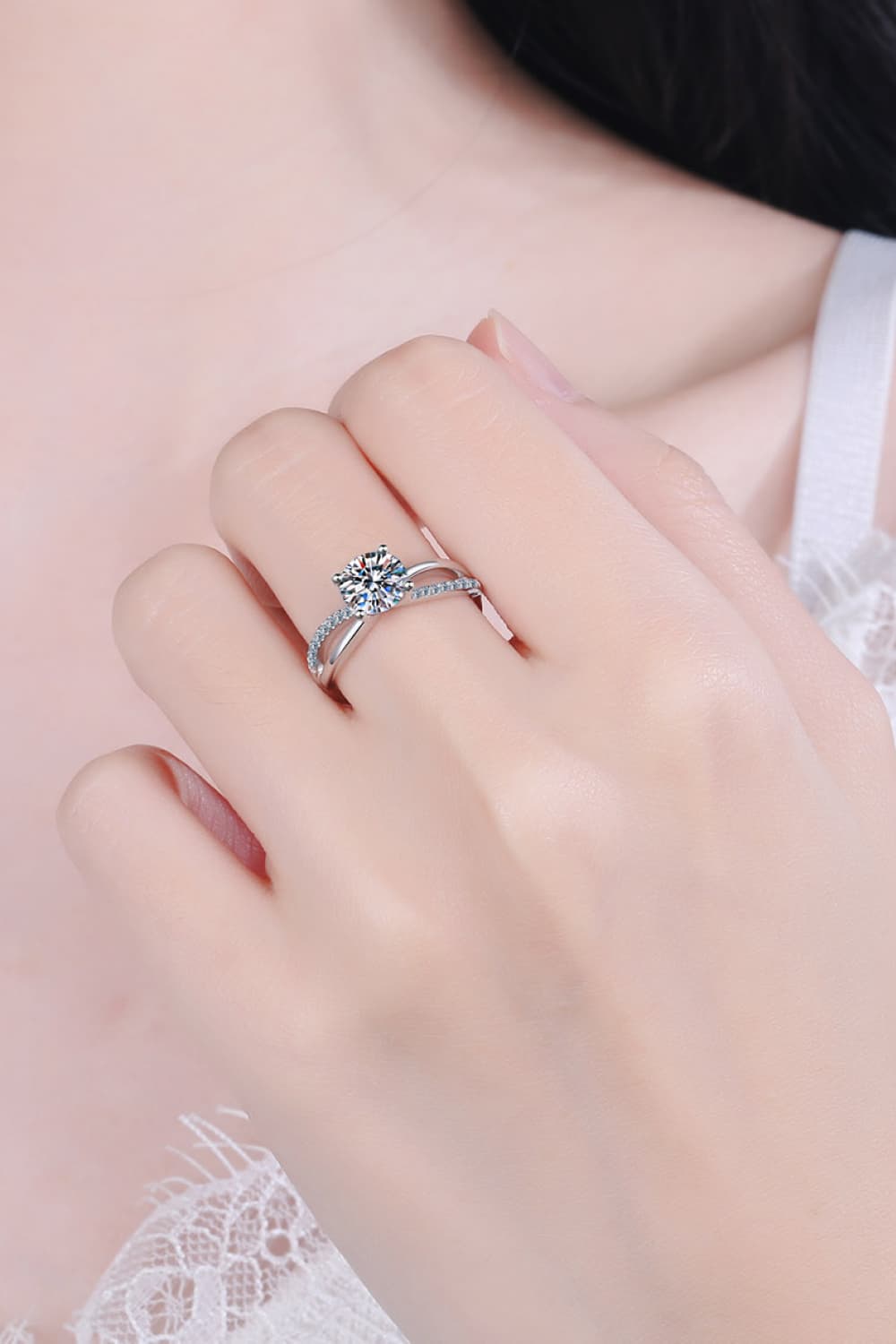 1 Carat Brilliant Round Cut Sparkala™ Crisscross Split Shank Ring