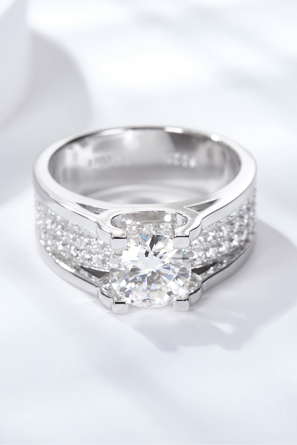 Made To Shine 1 Carat Brilliant Round Cut Sparkala™ Ring