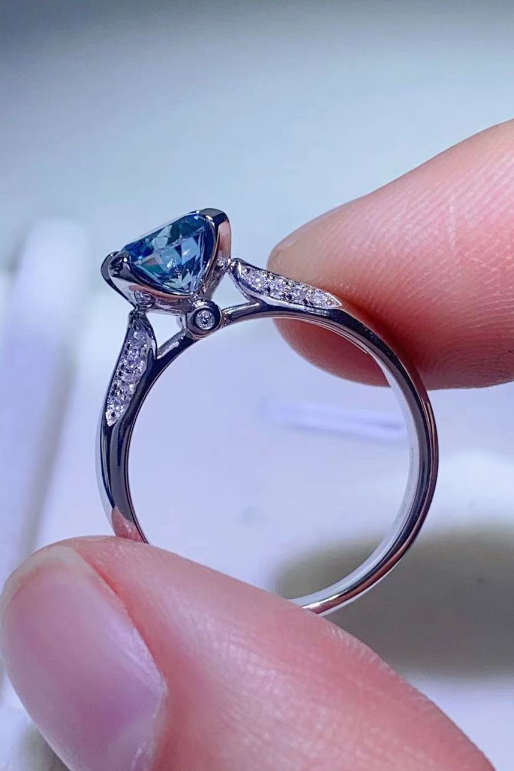 1 Carat Blue Brilliant Round Cut Sparkala™ 4-Prong Ring