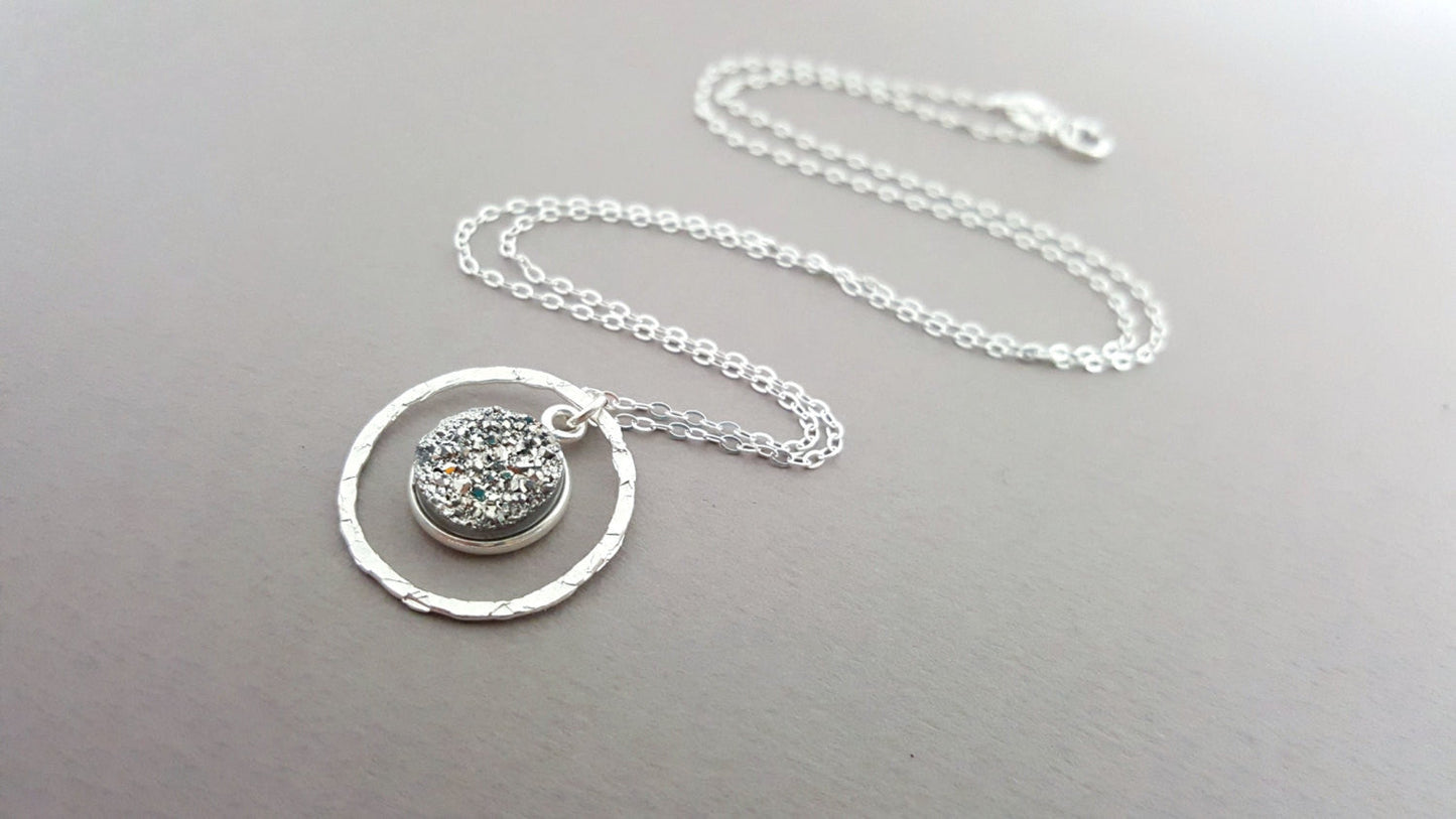 Druzy & Hammered Sterling Silver Halo Necklace – 18 Inch