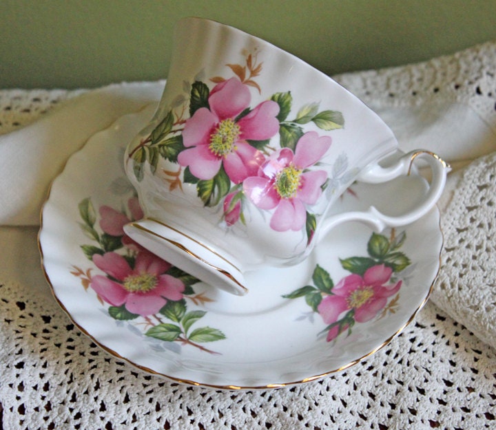 Royal Albert Teacup with Saucer. Tea Set with Jack- in-a-Pulpit. Intricate Handle and Scalloped Saucer, Made in England.