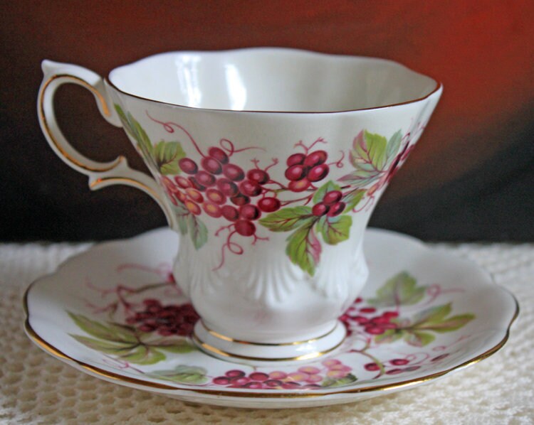 Royal Albert Tea Cup Cup and Saucer. Mug Sized Old Country Roses Coffee/Tea Set. Made in England. Gift for Mom. Gift for Her.