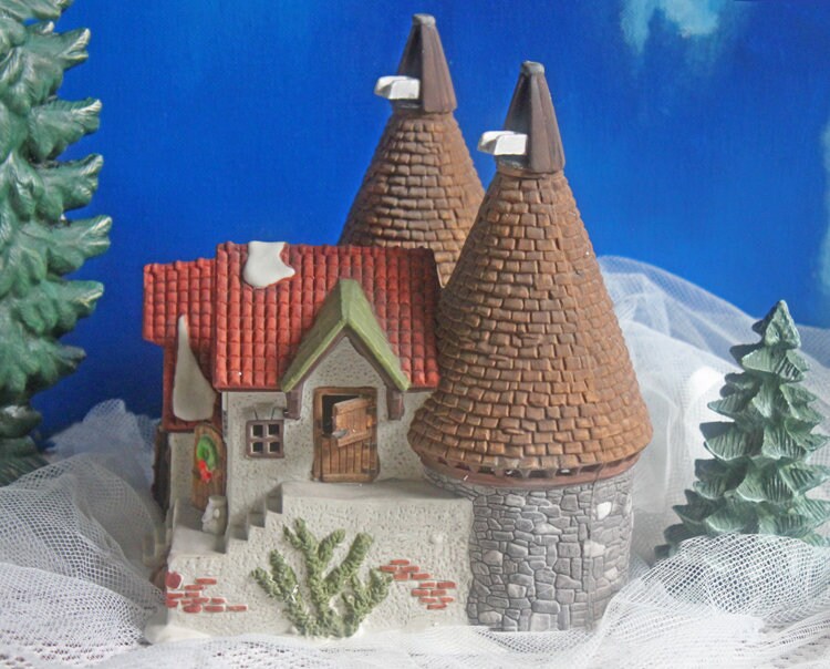 Bishop Oast House Christmas Village Department 56