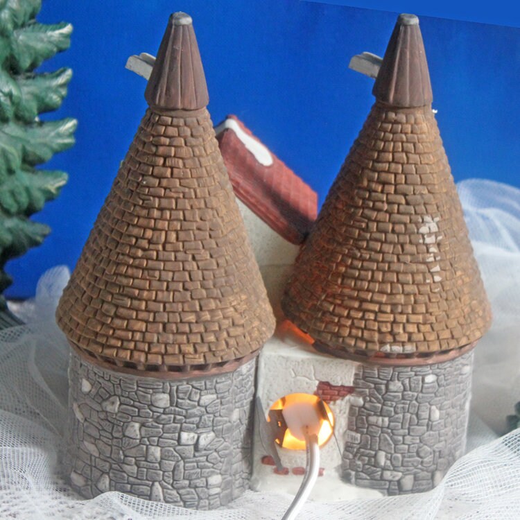 Bishop Oast House Christmas Village Department 56