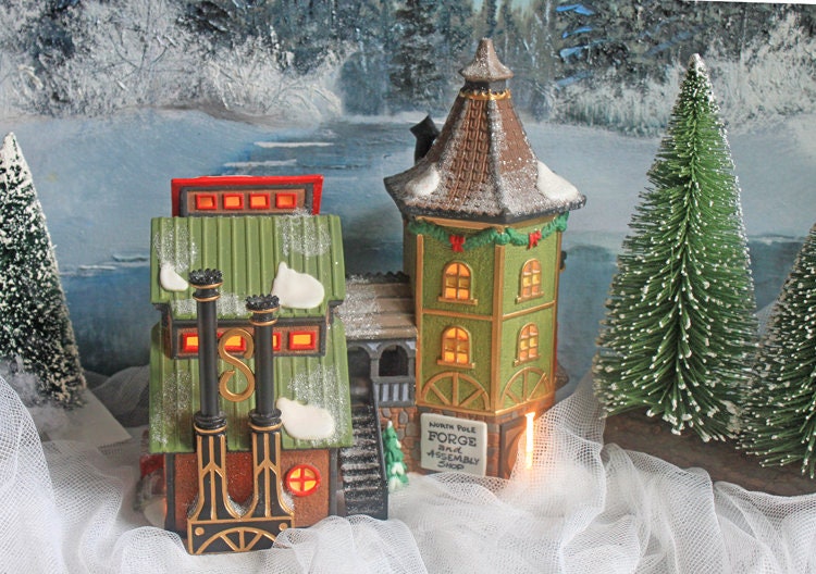 Christmas Department 56 / Apple Valley School / New England Village Series /  Hand Painted Porcelain Building with Lights. 1995