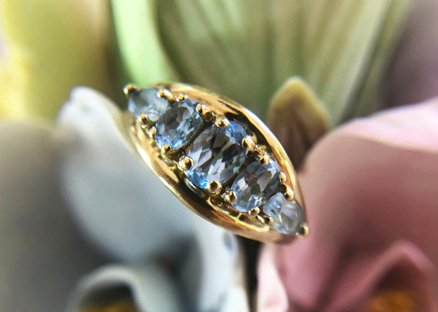 Vintage 10k Gold Ring with 5 Blue Topaz Stones