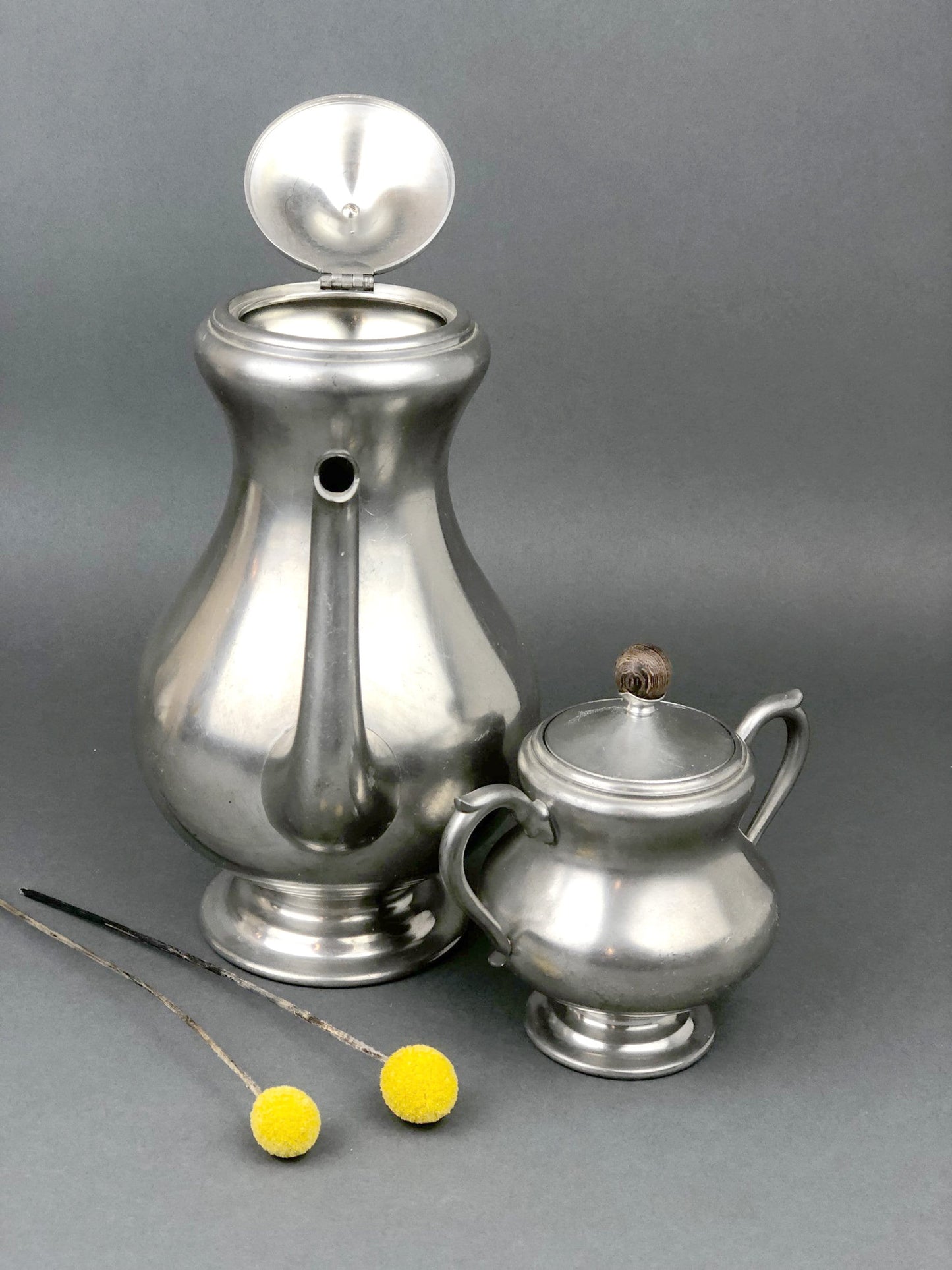 Vintage Pewter Tea Pot / Coffee Pot and Sugar Bowl with Lid, Wooden Handle and Knob.   Royal Holland Pewter. KMD, Tiel. Photo / Video Props.