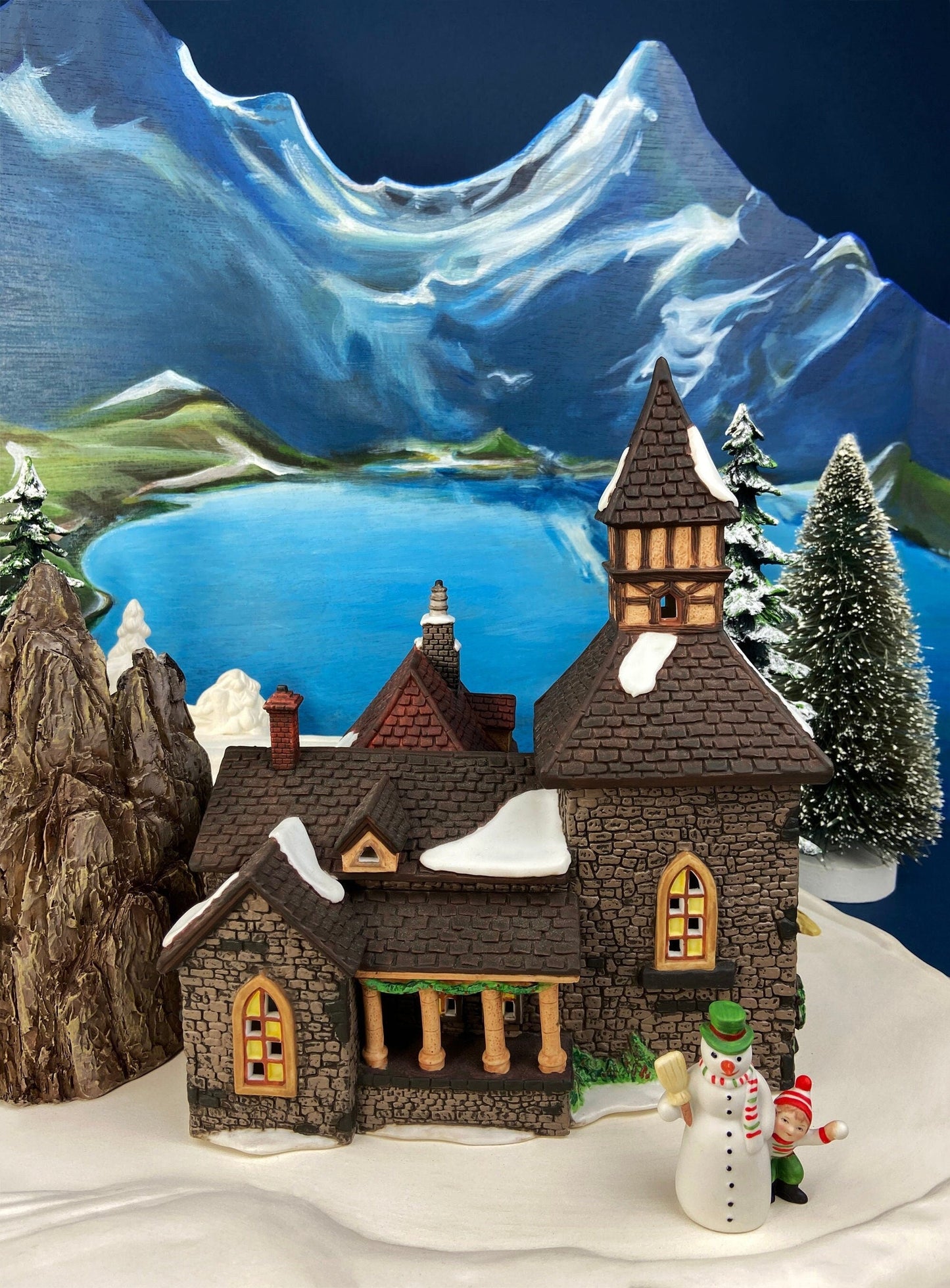 Christmas Village House by Dept 56.  Illuminated Counting House. Silas Thimbleton. Barrister. Dickens Village Series.  Christmas Diorama.