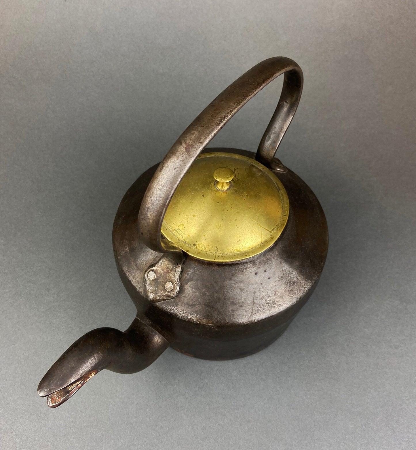 Antique Iron Kettle with Brass Cover.  Old English, Heavy Kettle.  No 1, J&J Siddons, Westbromwich, 4 pints.