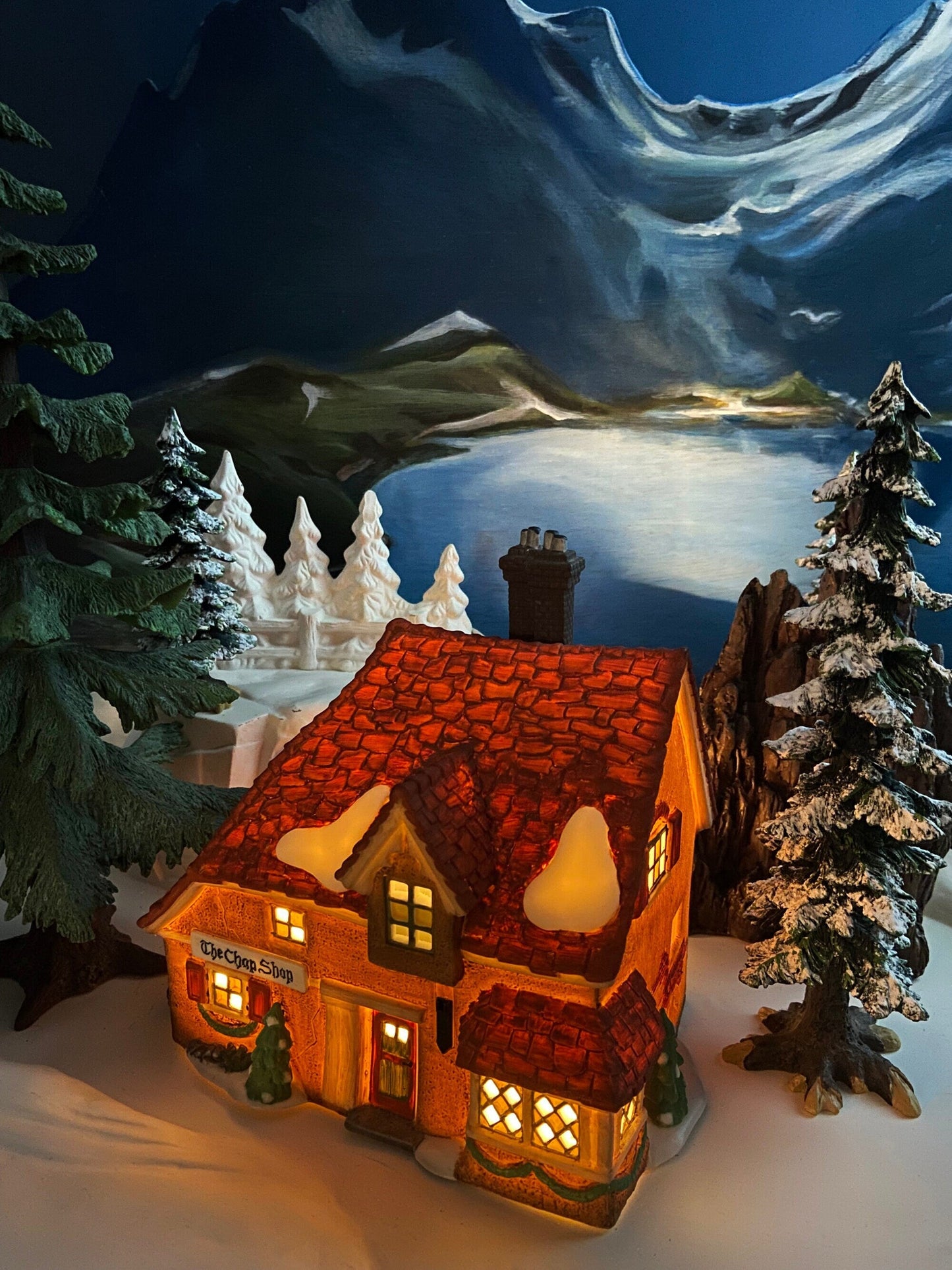Christmas Village House by Department 56. Illuminated Boarding & Lodging School. Dickens Village. 150 Year Anniversary Commemorative Ed.