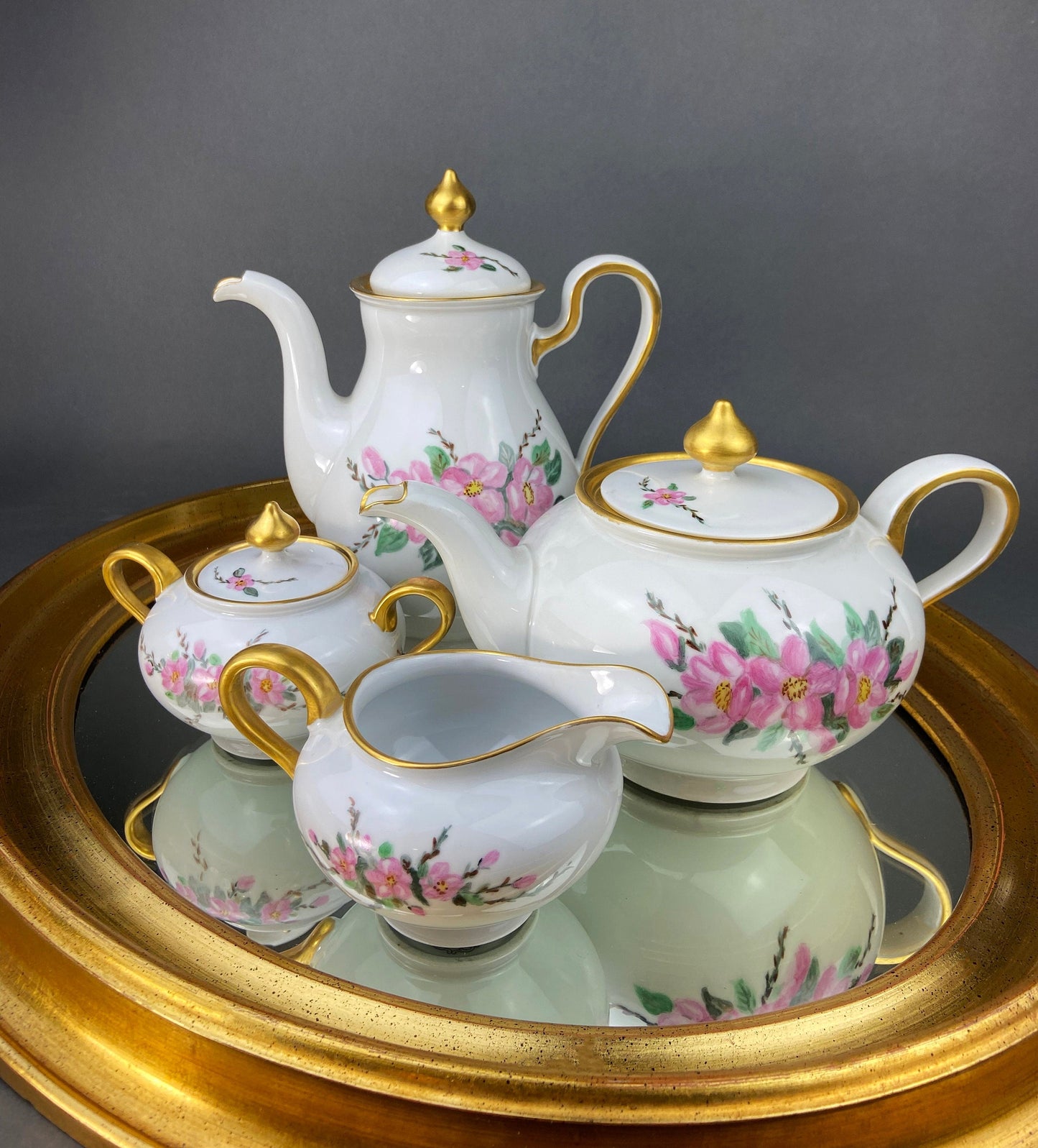 Noritake Dinner Set. Sheridan U.S. Design. 4 Dinner Plates, Large Oval Serving Bowl, 8 Cups & Saucers. Classic Minimal Look.