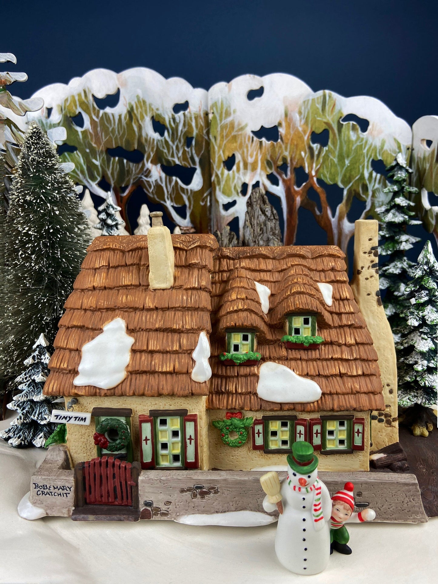 Dept. 56. Elves Bunkhouse.  Illuminated Christmas Village Porcelain House. North Pole Series. Holiday Decor.