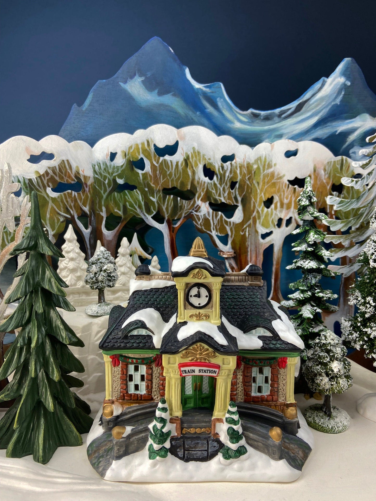 Christmas Department 56 / Apple Valley School / New England Village Series /  Hand Painted Porcelain Building with Lights. 1995