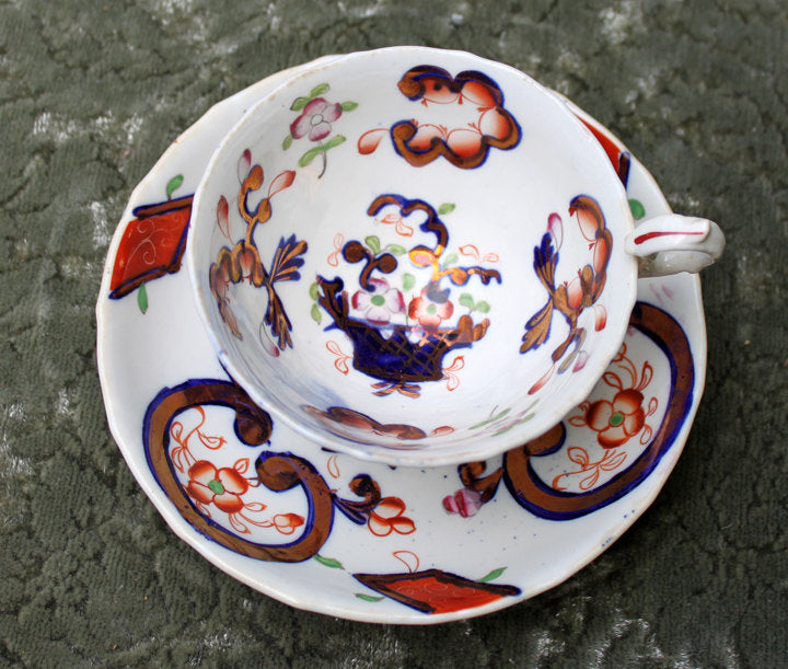 Porcelain teacup and saucer - Hand painted in Japan