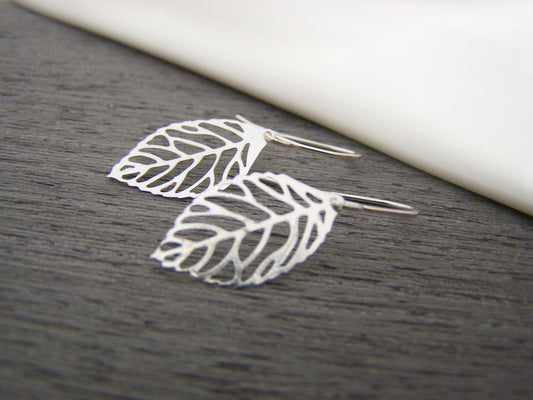 Sterling Silver Leaf Dangle Earrings – Bright Silver Nature-Inspired Jewelry Gift