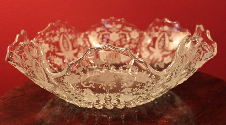 Vintage New Martinsville Tall Sherbet Champagne Glasses. Set of 7 Prelude Etched Stemware. Highly Collectible Barware. Wedding Registry.