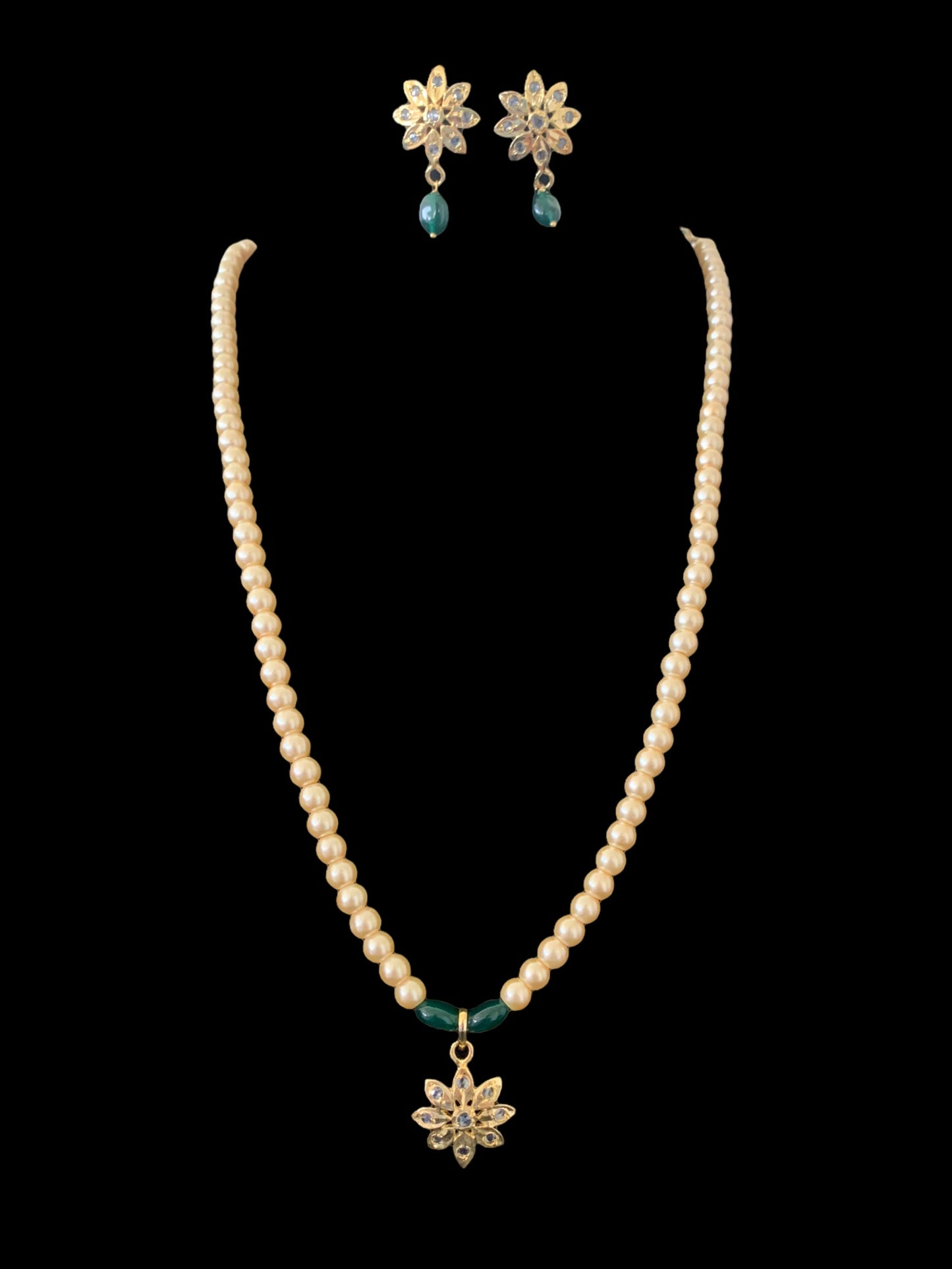 PS372 flower pendant set with top styled earrings ( READY TO SHIP )
